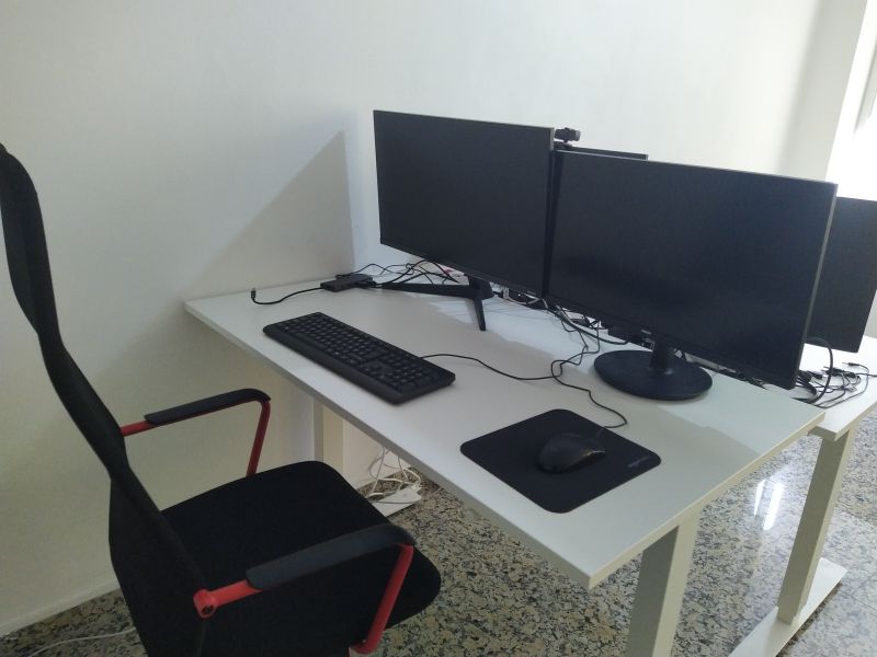 Workplace, donation 9 euros.